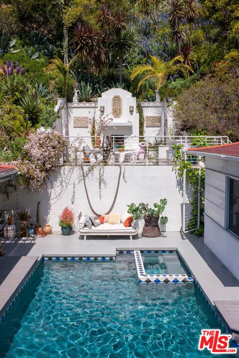 2331 Outpost Dr, Sunset Strip