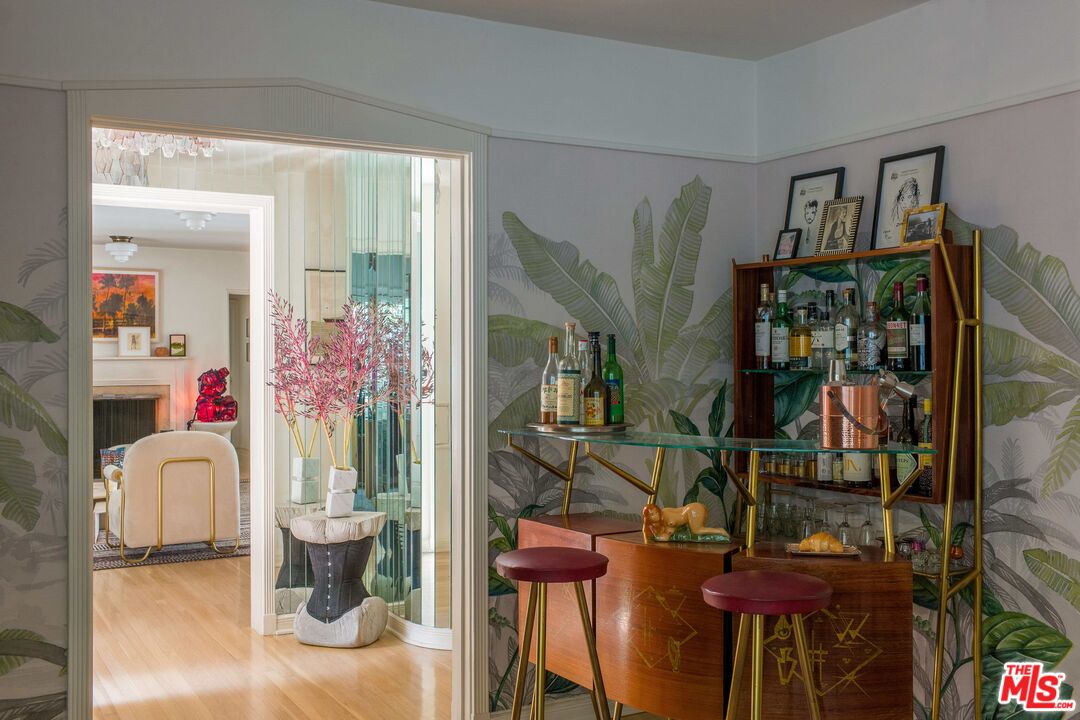 2331 Outpost Dr, Sunset Strip