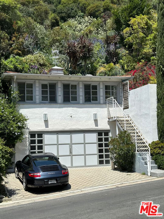 2331 Outpost Dr, Sunset Strip