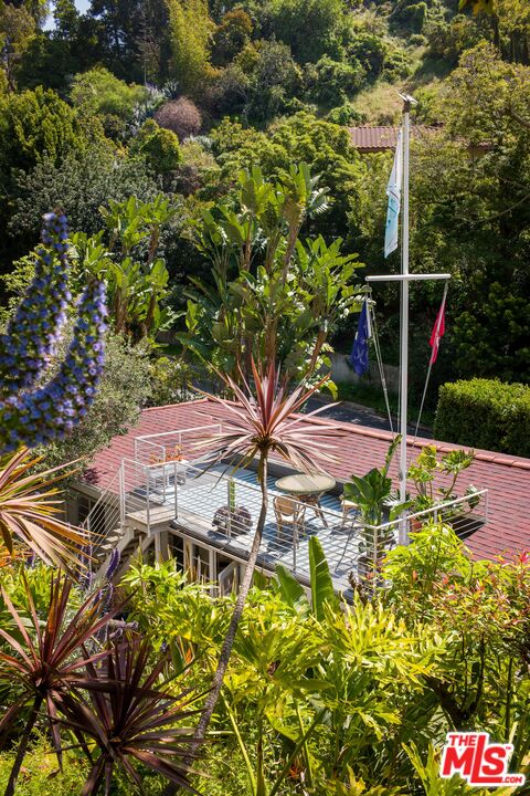 2331 Outpost Dr, Sunset Strip