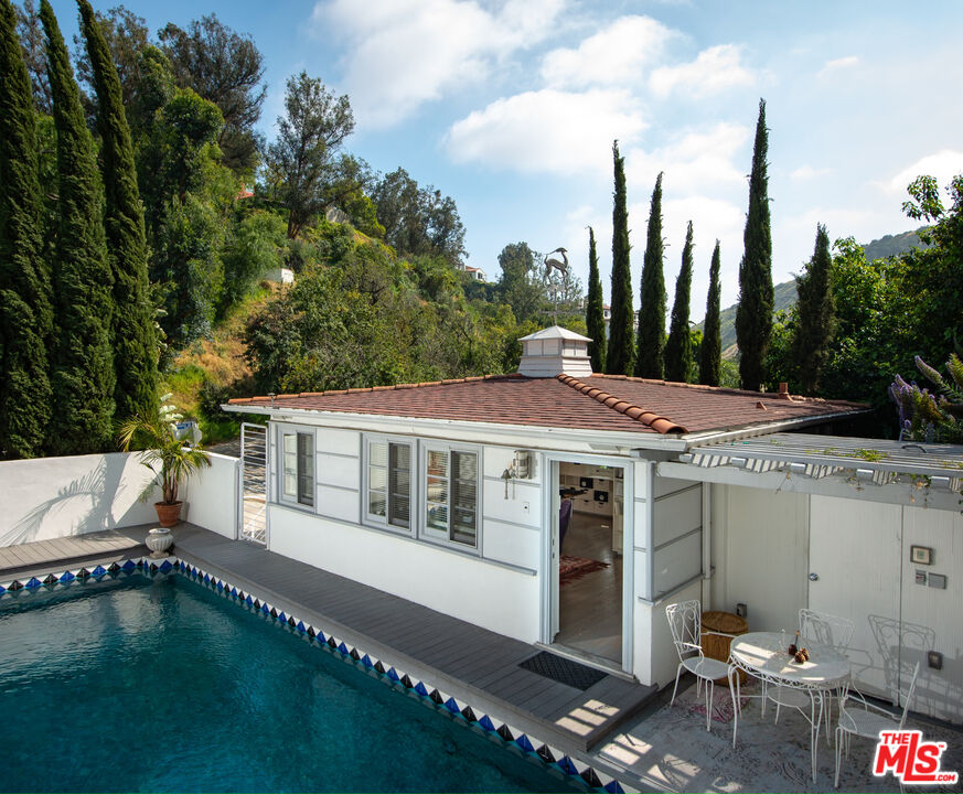 2331 Outpost Dr, Sunset Strip