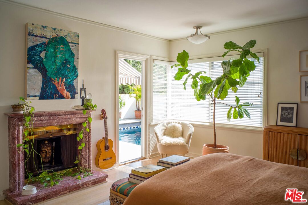 2331 Outpost Dr, Sunset Strip