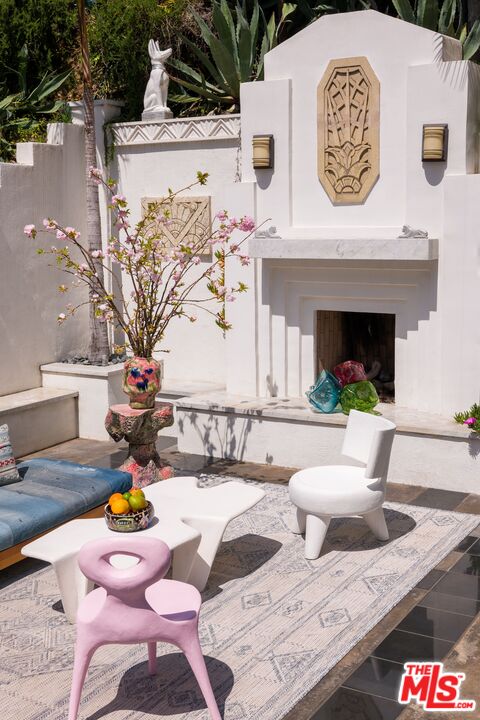 2331 Outpost Dr, Sunset Strip