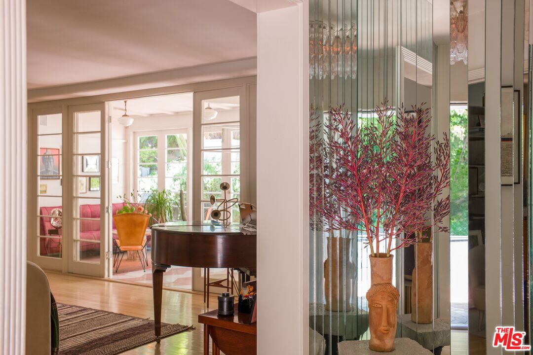 2331 Outpost Dr, Sunset Strip