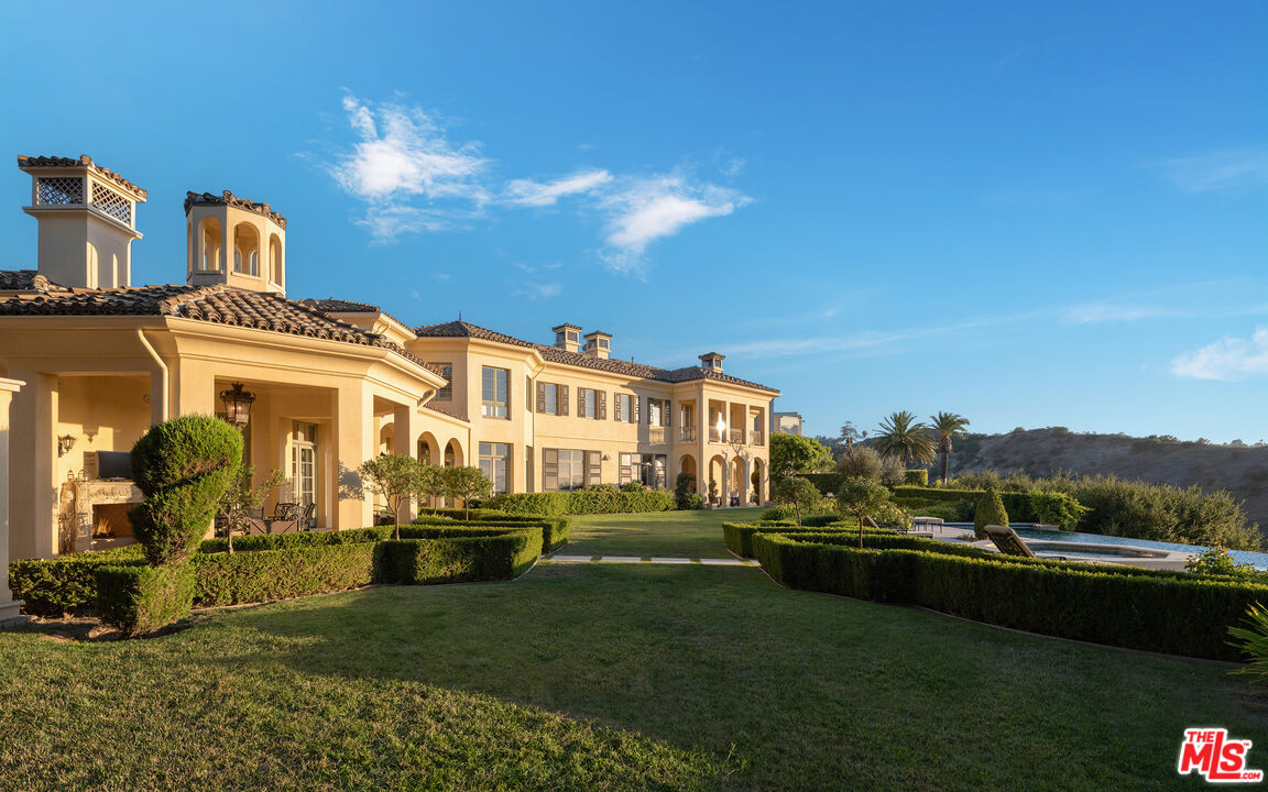 13961 Aubrey Rd, Beverly Hills