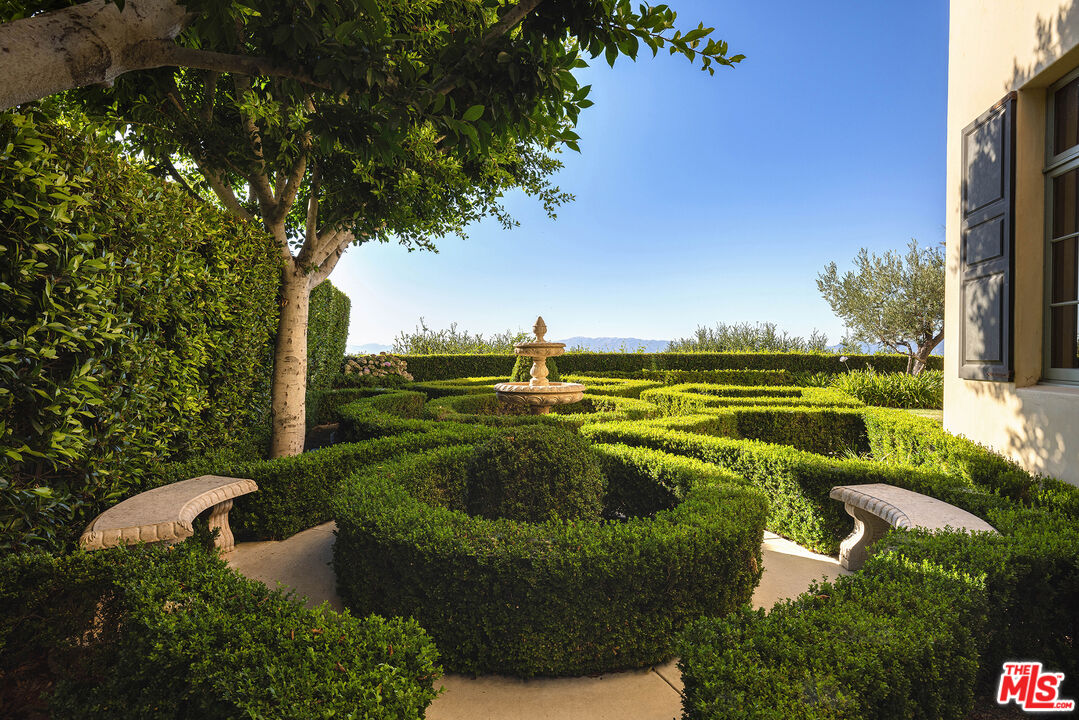 13961 Aubrey Rd, Beverly Hills