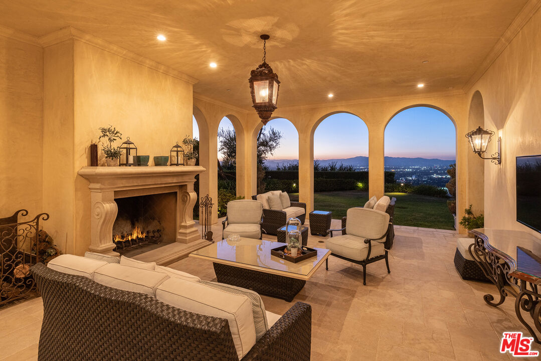 13961 Aubrey Rd, Beverly Hills