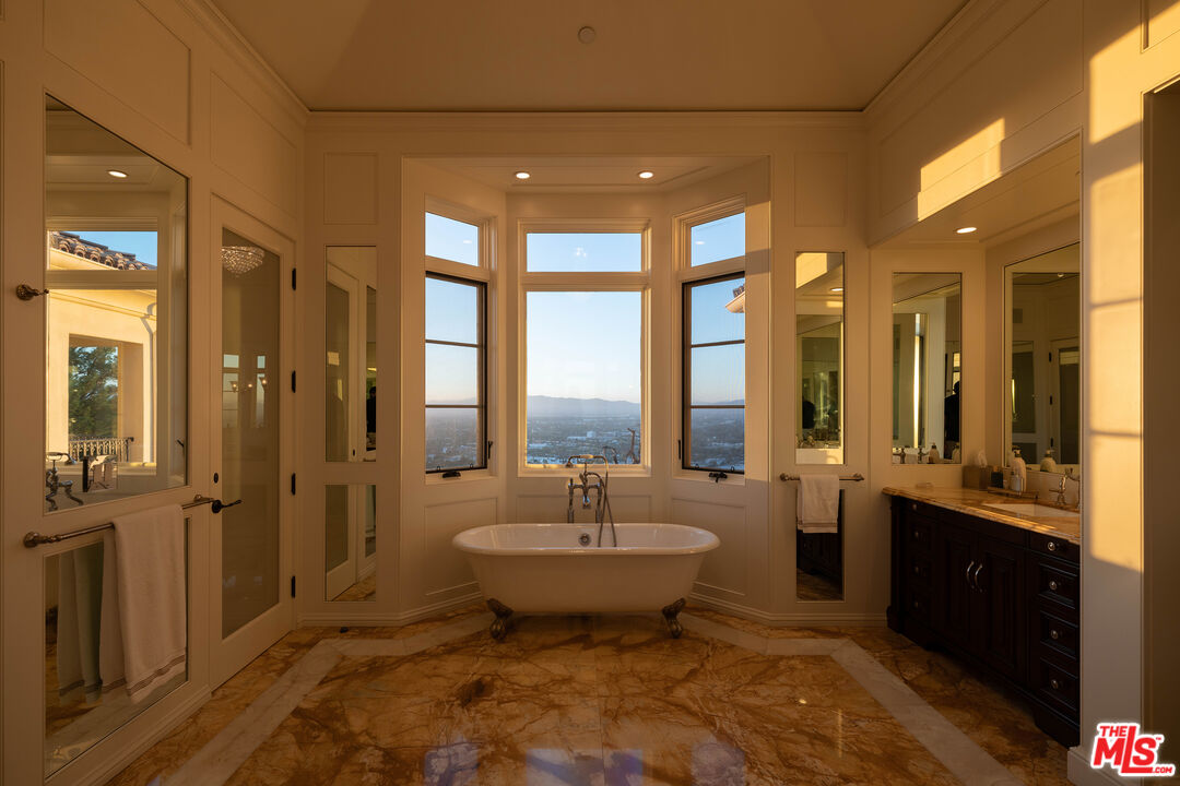 13961 Aubrey Rd, Beverly Hills