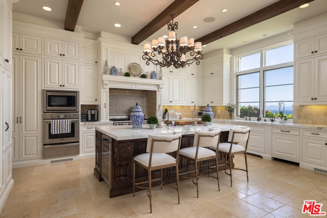 13961 Aubrey Rd, Beverly Hills