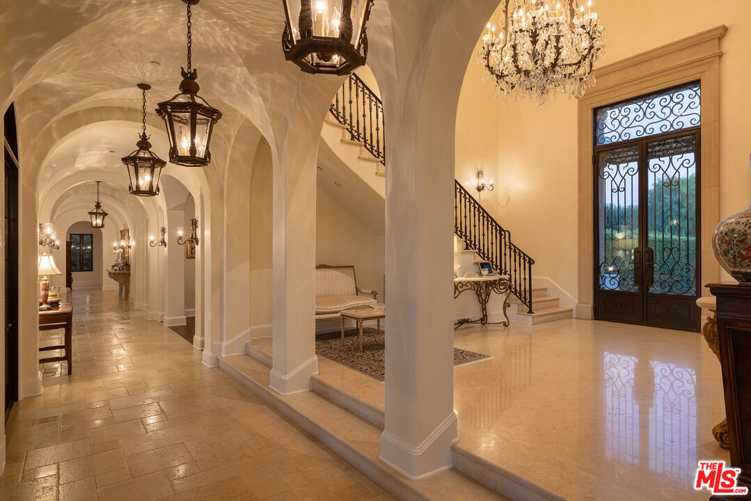 13961 Aubrey Rd, Beverly Hills