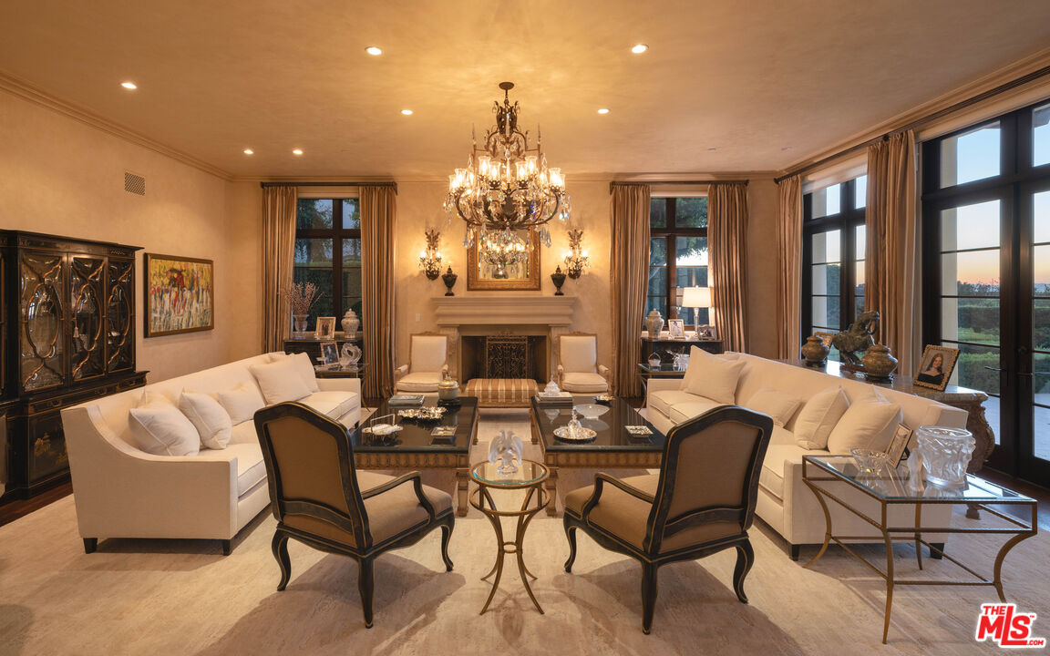 13961 Aubrey Rd, Beverly Hills