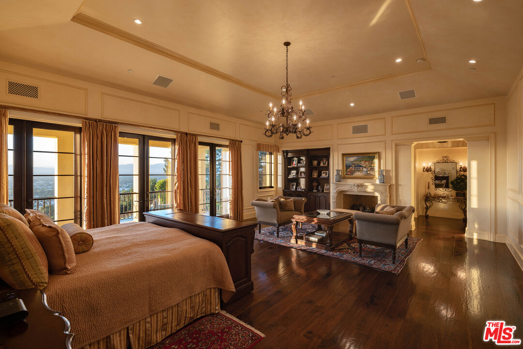 13961 Aubrey Rd, Beverly Hills