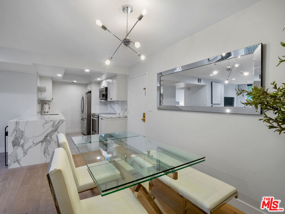1134 Alta Loma Rd Unit: 203