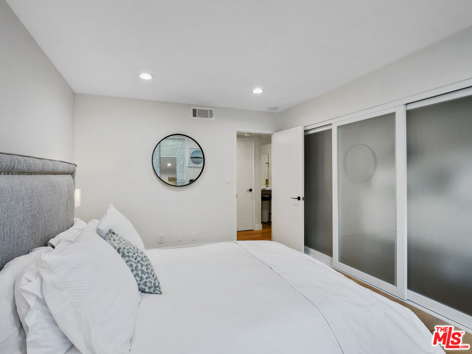 1134 Alta Loma Rd Unit: 203