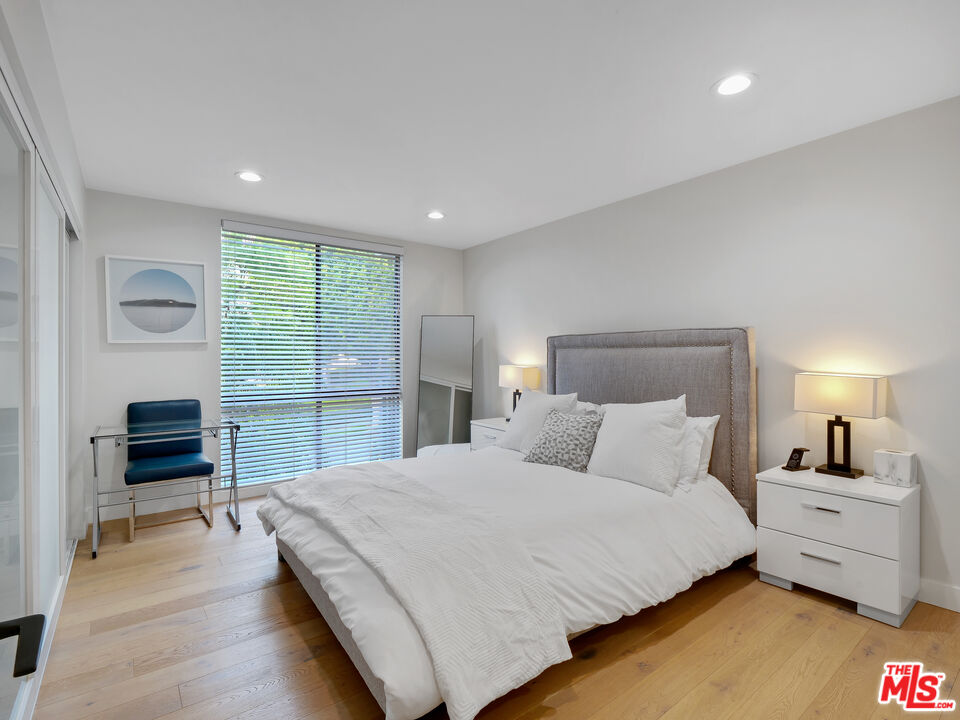 1134 Alta Loma Rd Unit: 203