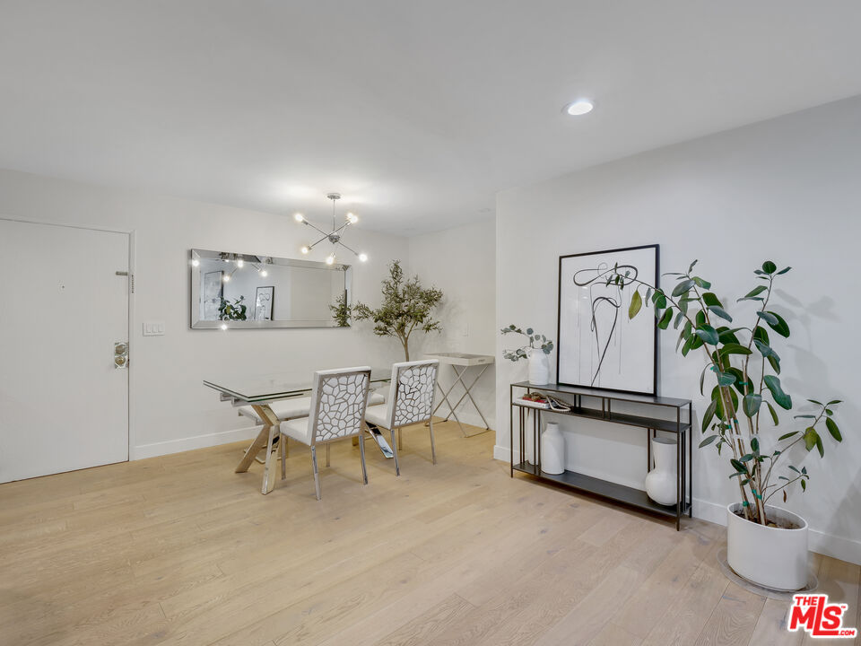 1134 Alta Loma Rd Unit: 203