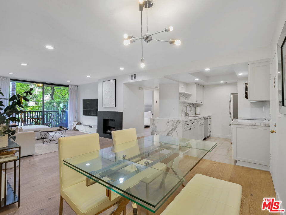 1134 Alta Loma Rd Unit: 203