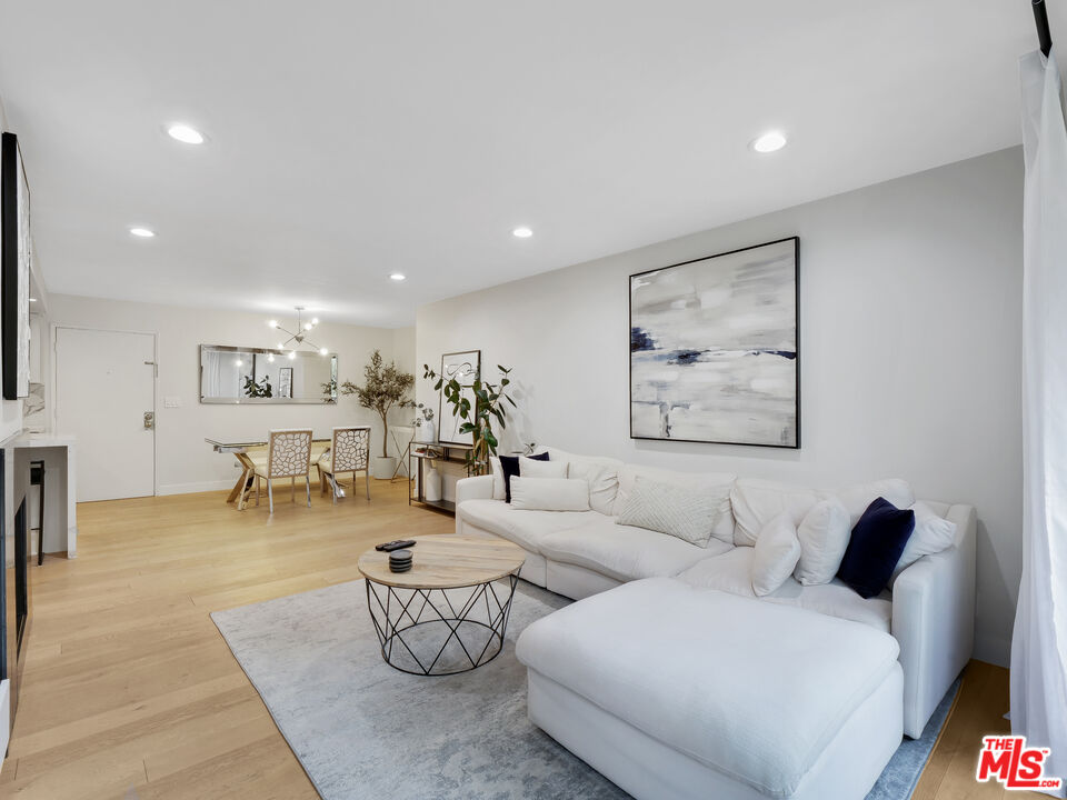1134 Alta Loma Rd Unit: 203