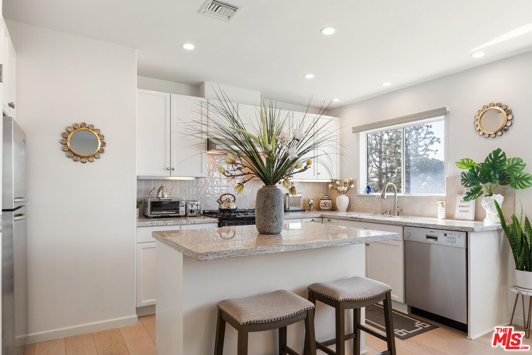 446 San Vicente Blvd Unit: 305, Santa Monica