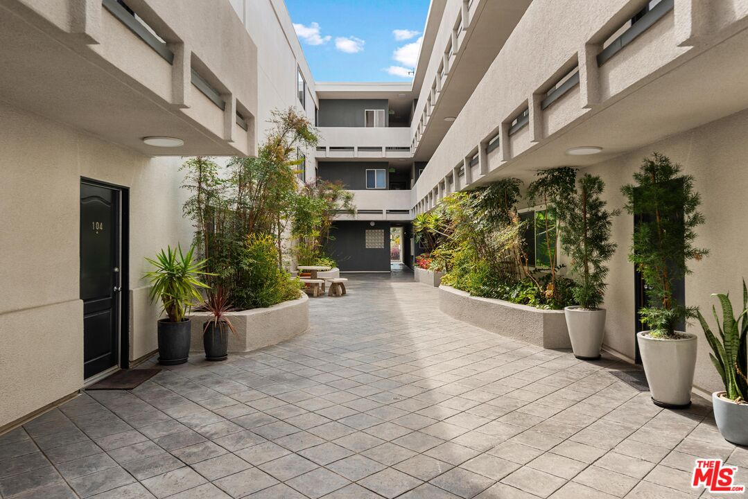 446 San Vicente Blvd Unit: 305, Santa Monica