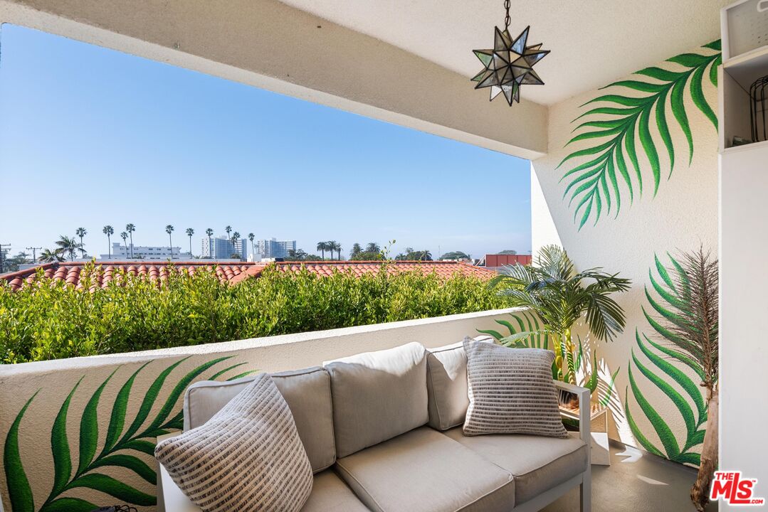 446 San Vicente Blvd Unit: 305, Santa Monica