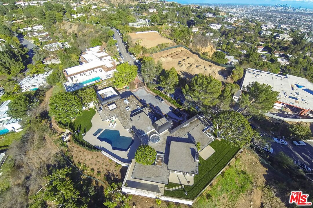 1174 N Hillcrest Rd, Beverly Hills