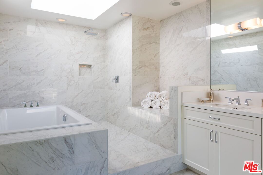 1174 N Hillcrest Rd, Beverly Hills