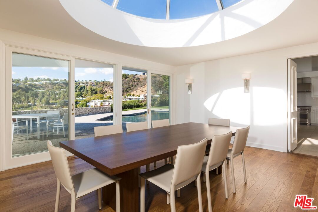 1174 N Hillcrest Rd, Beverly Hills