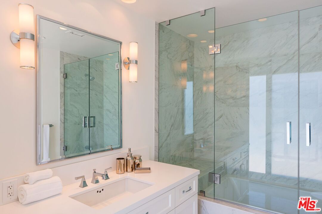 1174 N Hillcrest Rd, Beverly Hills