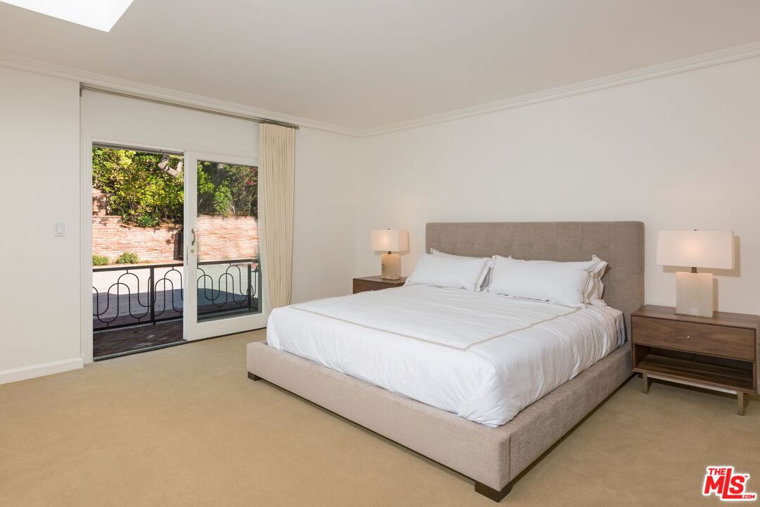 1174 N Hillcrest Rd, Beverly Hills