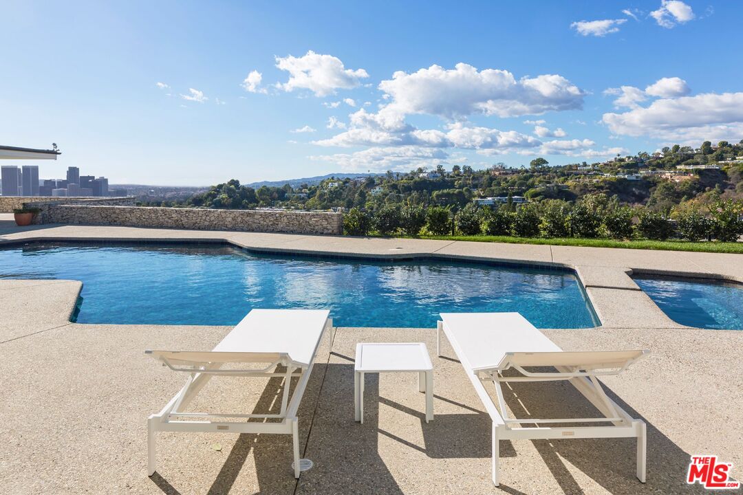 1174 N Hillcrest Rd, Beverly Hills