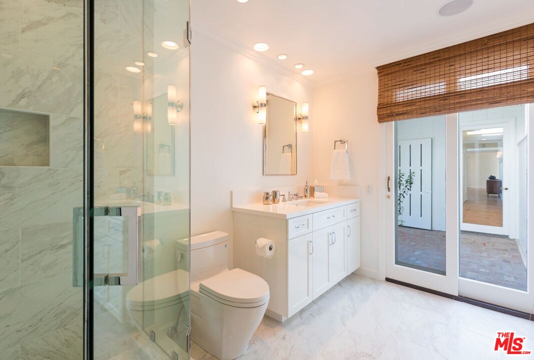 1174 N Hillcrest Rd, Beverly Hills