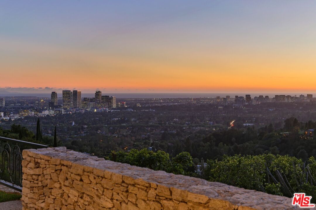1174 N Hillcrest Rd, Beverly Hills