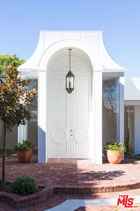 1174 N Hillcrest Rd, Beverly Hills