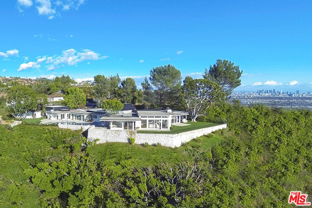 1174 N Hillcrest Rd, Beverly Hills
