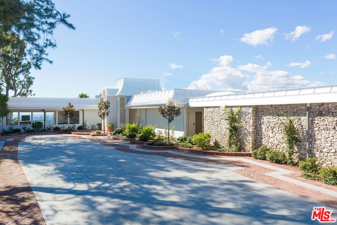 1174 N Hillcrest Rd, Beverly Hills