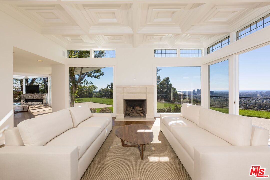 1174 N Hillcrest Rd, Beverly Hills