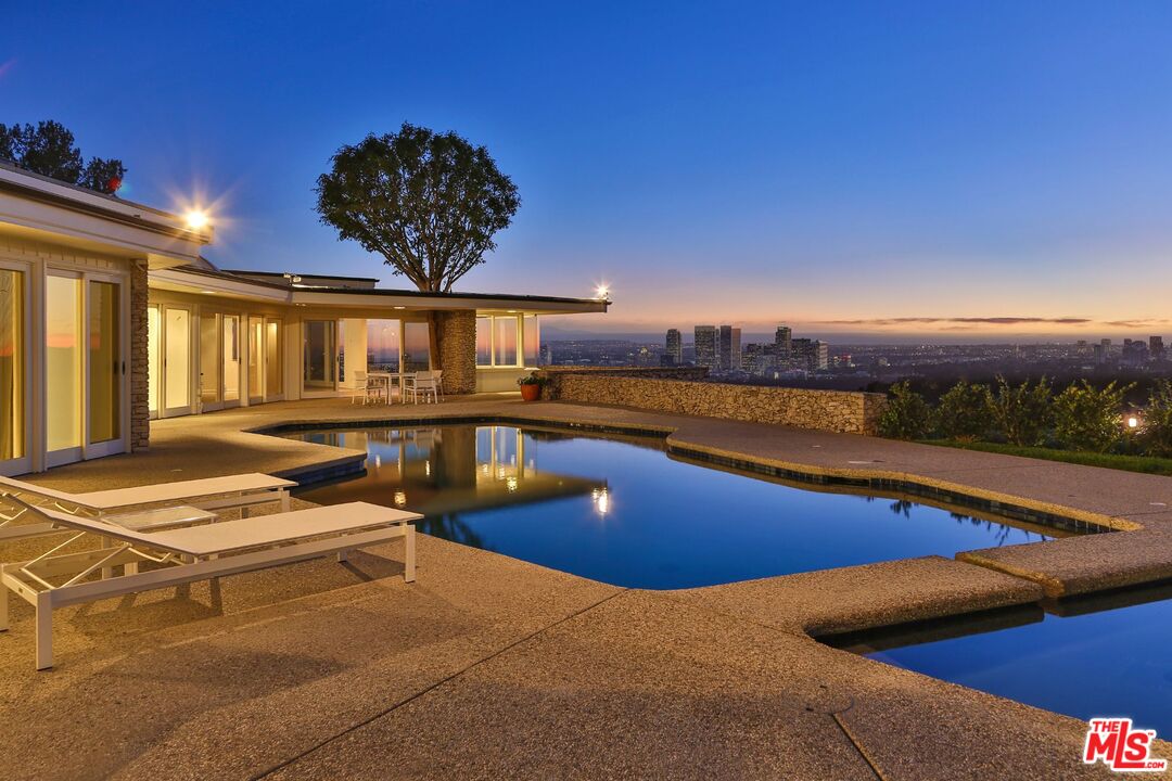 1174 N Hillcrest Rd, Beverly Hills