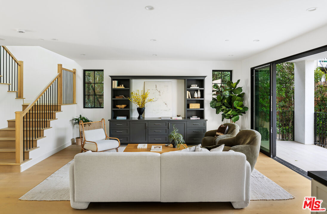 14733 Tustin St, Sherman Oaks