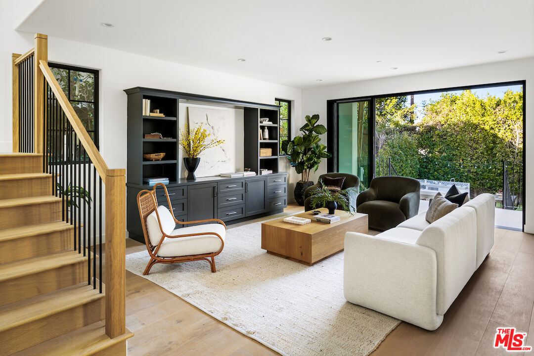 14733 Tustin St, Sherman Oaks