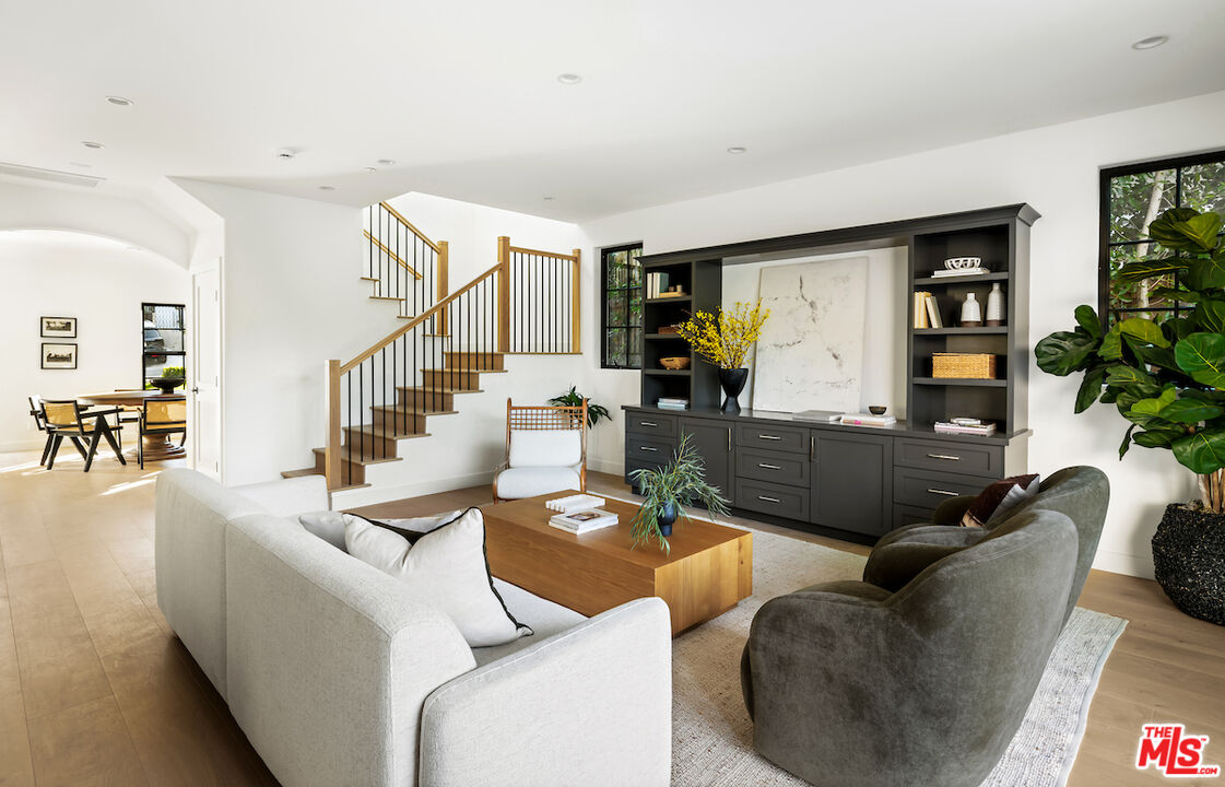 14733 Tustin St, Sherman Oaks