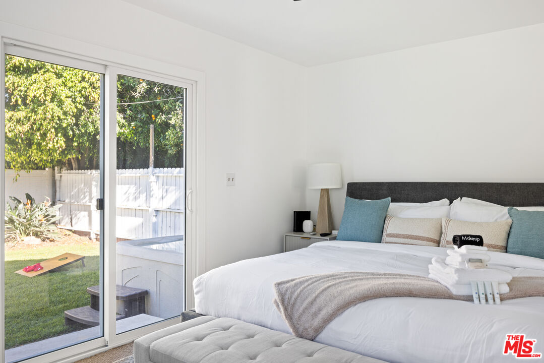 11333 Braddock Dr, Culver City