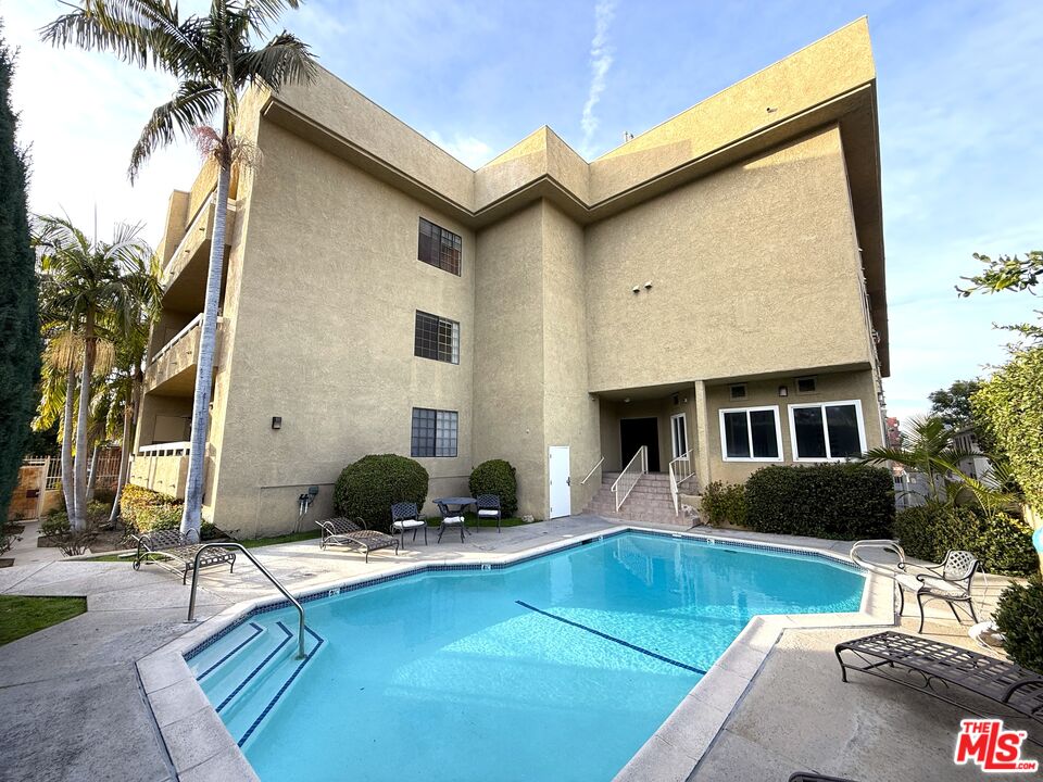 4430 Noble Ave Unit: 209