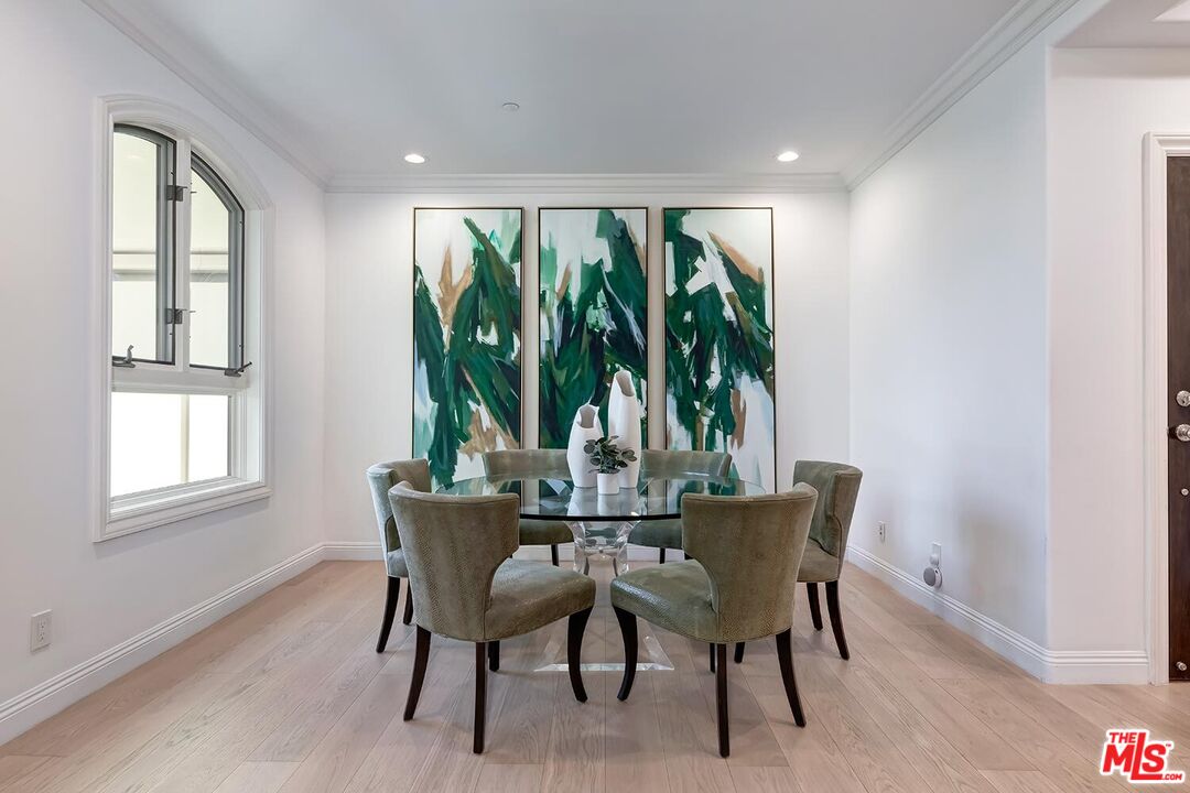 132 S Crescent Dr Unit: 301, Beverly Hills
