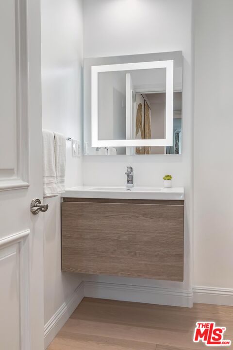 132 S Crescent Dr Unit: 301, Beverly Hills