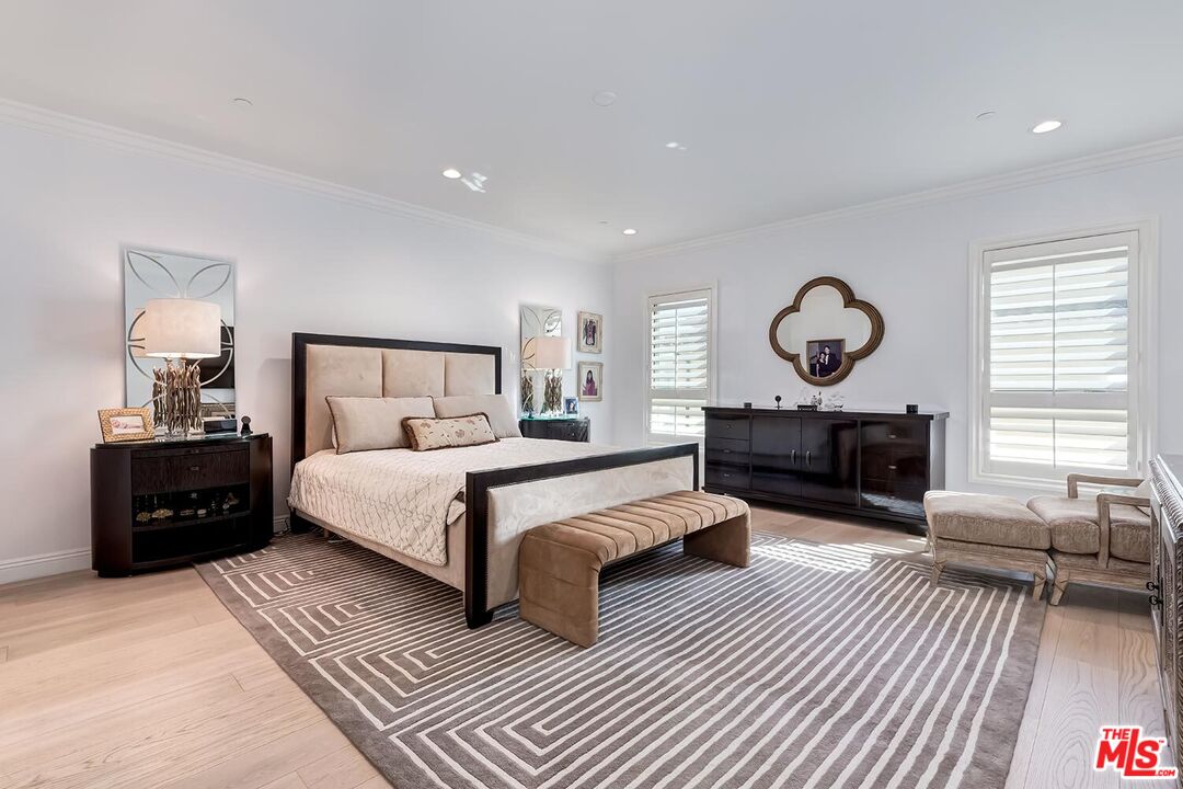 132 S Crescent Dr Unit: 301, Beverly Hills