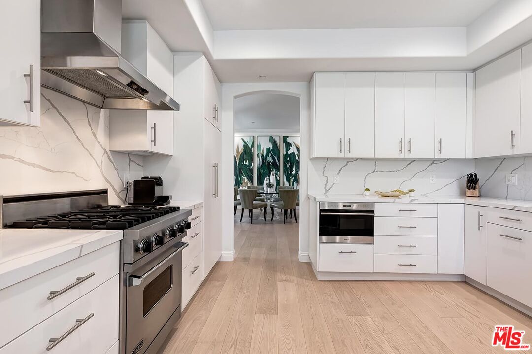 132 S Crescent Dr Unit: 301, Beverly Hills