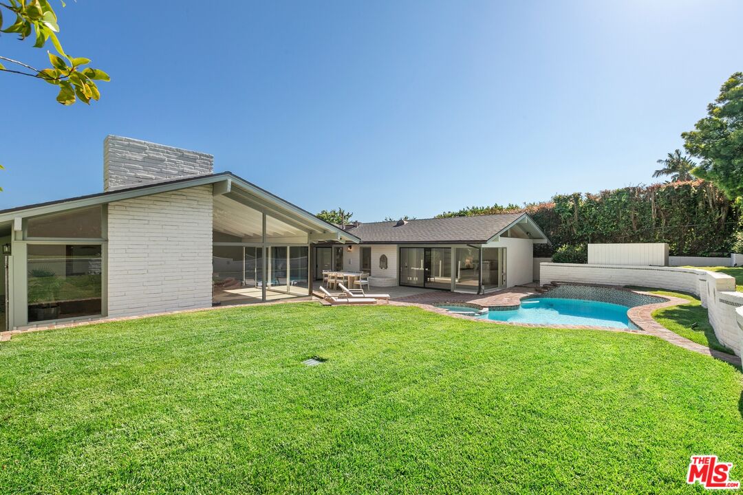 14949 La Cumbre Dr, Pacific Palisades