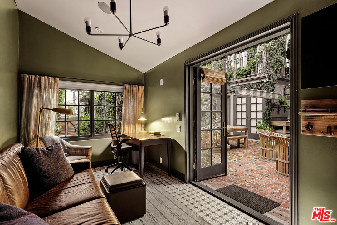 9027 Phyllis Ave, West Hollywood 