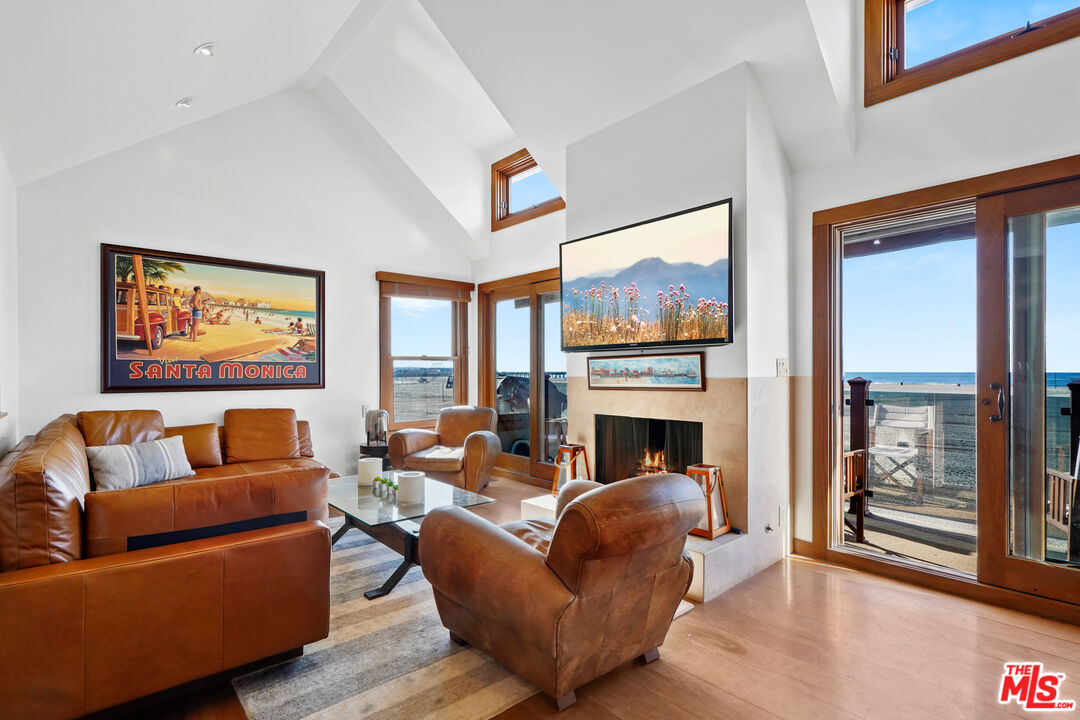 1366 Palisades Beach Rd, Santa Monica